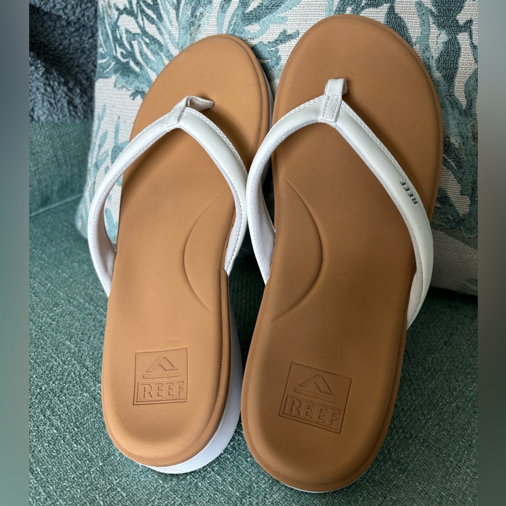 Women’s white Reef flip flops. Size 9.